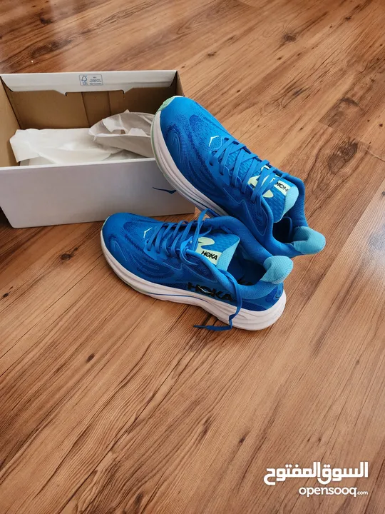 افضل بوت رياضة اصلي هوكا جديد بالكرتونة كليفتون 10 best sport shoe hoka clifton 10 new in cartoon