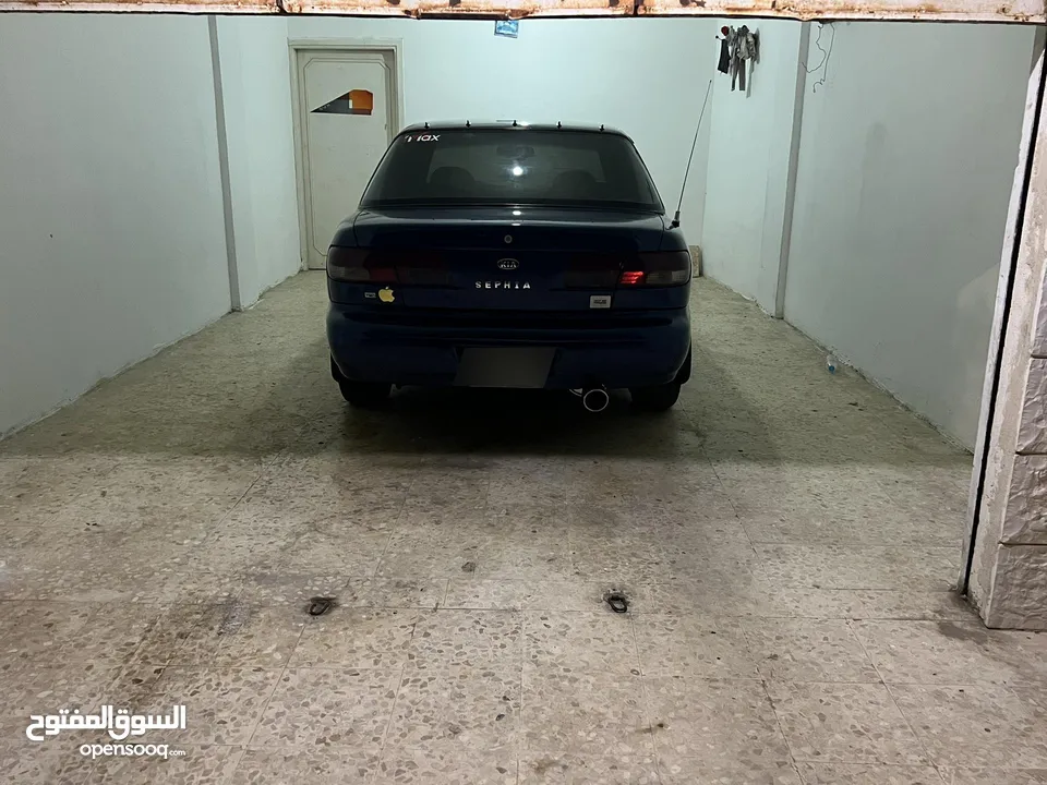 كيا سيفيا لون ازرق ميتالك نظيفه مع جنط 15 مميز كاوشوك وكاله غرفه نطيفه بطاريه جديده لسى كفالتها معها