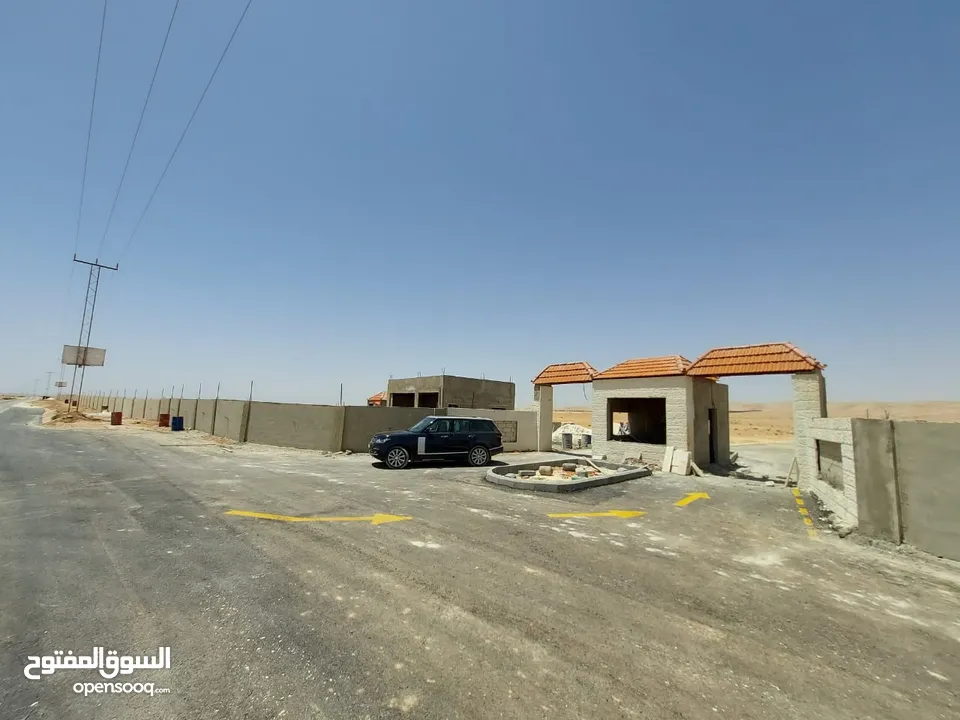 أرض بمساحة 3600m على طريق المطار ضمن كومباوند المطار 4