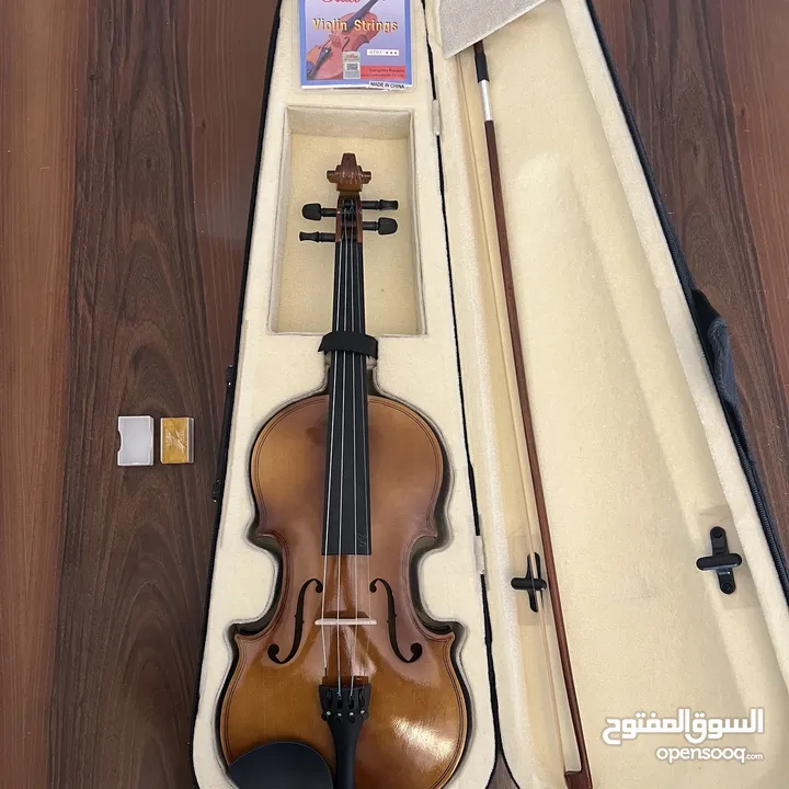 كمان جديد نوع antunilla, مع الروزن (rosin)، وكل الأسلاك الأربعة زيادة