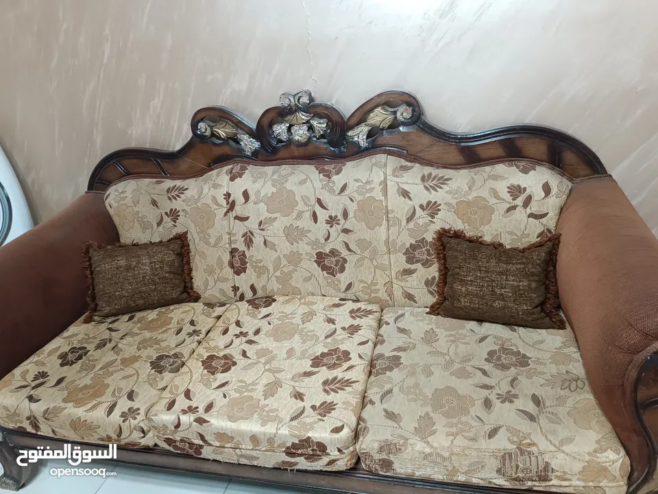 طقم كنب 7 مقاعد مستعمل بحال جيد للبيع