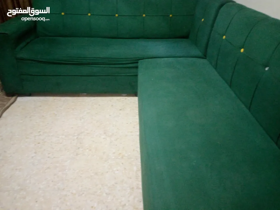 * كنبايات مستعملة تشبه الجديد عدد 3 الشعر قابل للتفاوض بشيء بسيط والكنب مش مهيون ودفع بحق الله وشيل.