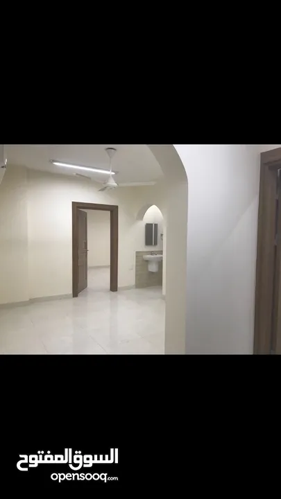 flat W/AC to rent nearest Muscat Mall/شقة مكيفة للإيجار قريب مسقط مول