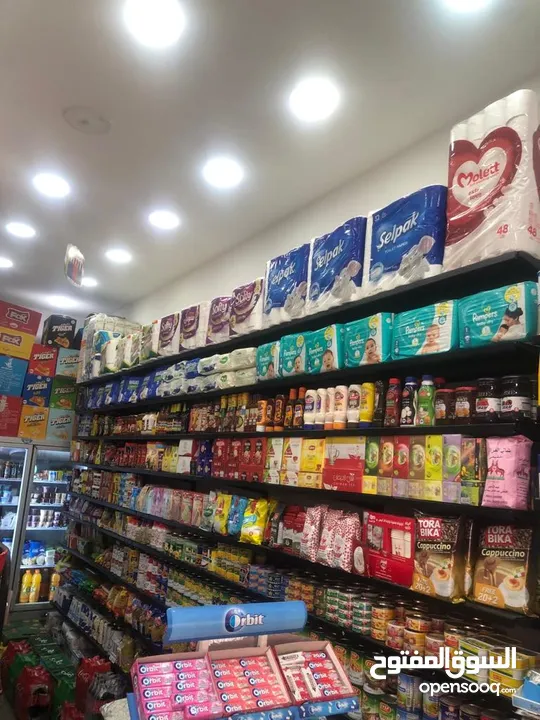 سوبر ماركت للبيع بسبب السفر