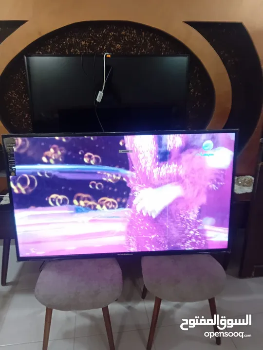 للبيع شاشه رومو فل سمارت حجم 55 استخدام شهر لسه لزقات الشركه عليها مع كرتونتها واغراضها فيها حز بسيط