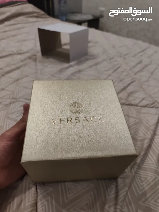 ساعة VERSACE للبيع