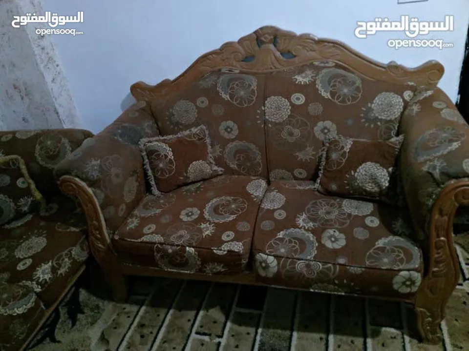 طقم كنب زان 7 مقاعد خشب زان  اسفنج بحالة ممتازة