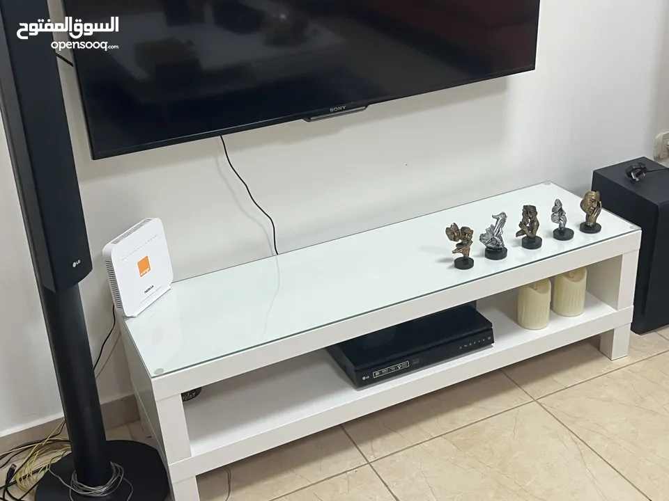 طاولة تلفزيون