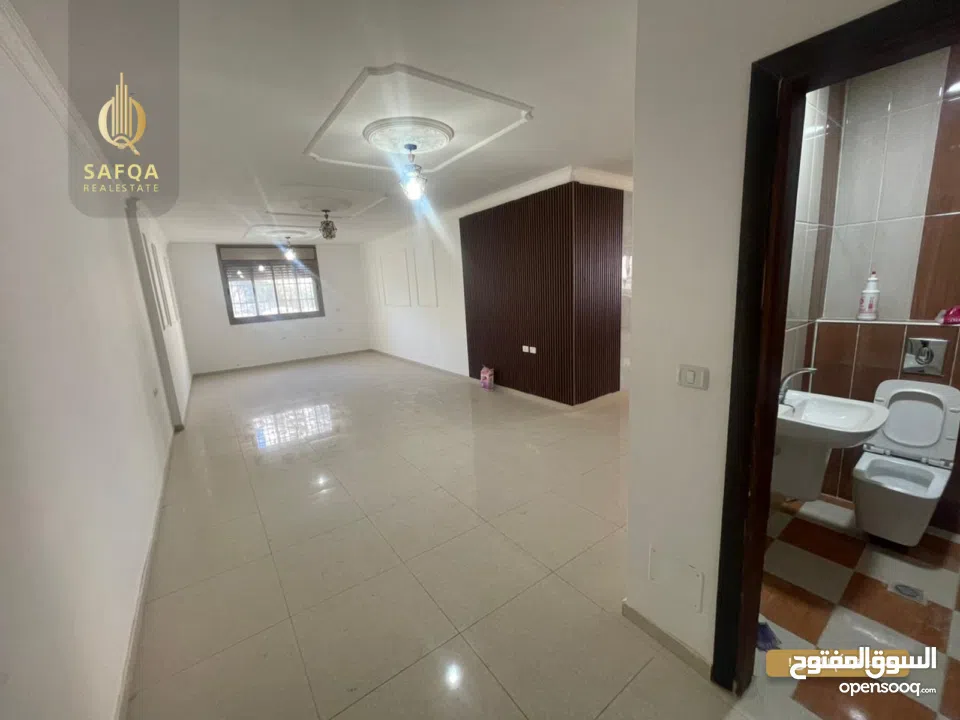 شقة بمساحة واسعة للبيع في الطيرة  ,,,  مع امكانية التأجير