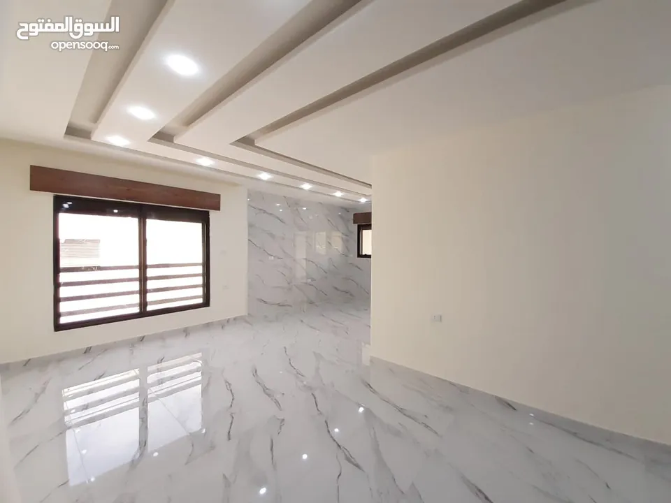 شقة فاخره للبيع  في اجمل مناطق حي الياسمين تشطيبات مميزه مطله على كوريدور عبدون