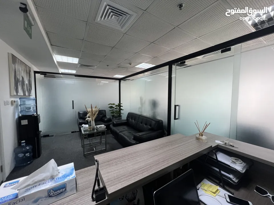 عفش مكتب كامل بحالة ممتازة- Full office furniture with excellent condition.