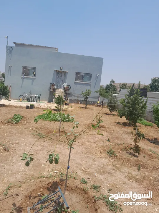 بيت للبيع مع حديقة موقع هادئ وجميل