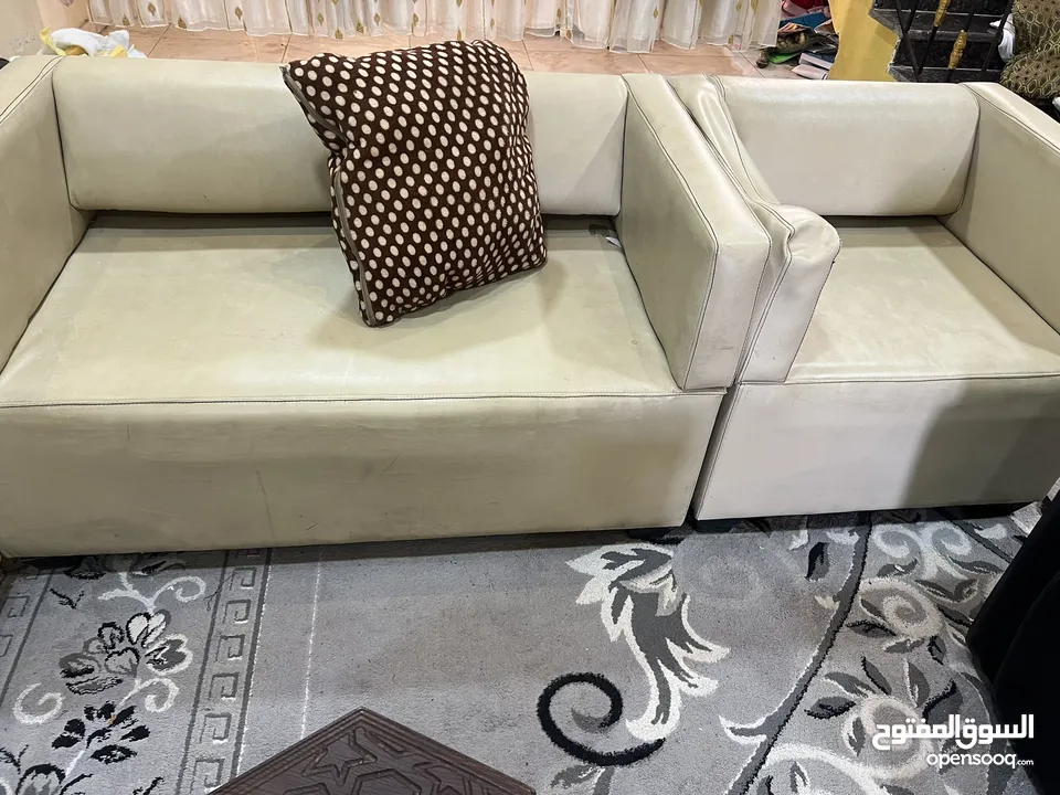 كنب جلد للبيع فوتيه استعمال خفيف