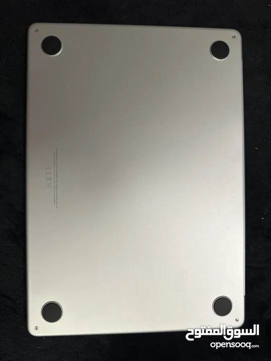 Macbook air  M2  8 RAM  256 SSD  Silver