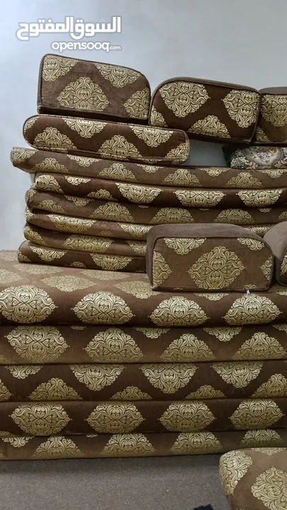 فراش الون بني