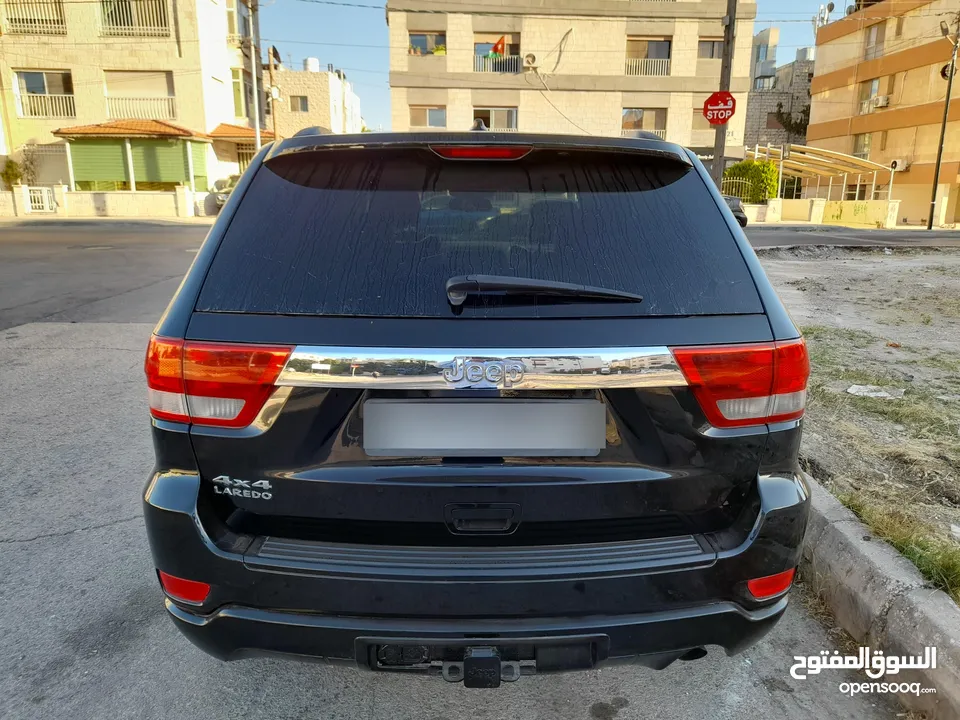 Jeep Grand Cherokee 2011                                                          Laredo 4x4