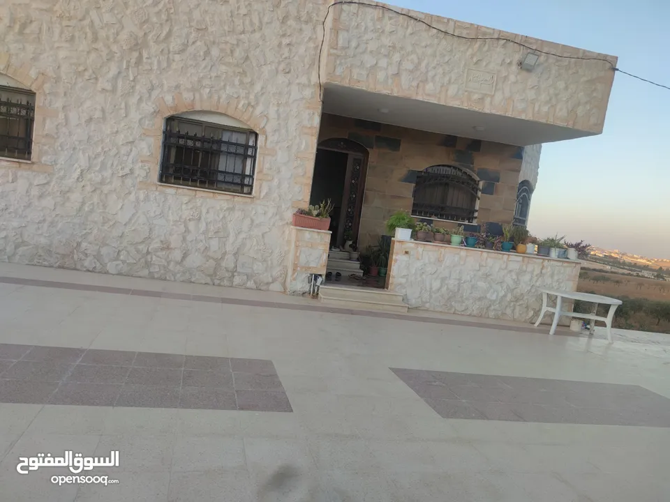 مزرعة مع بيت للبيع