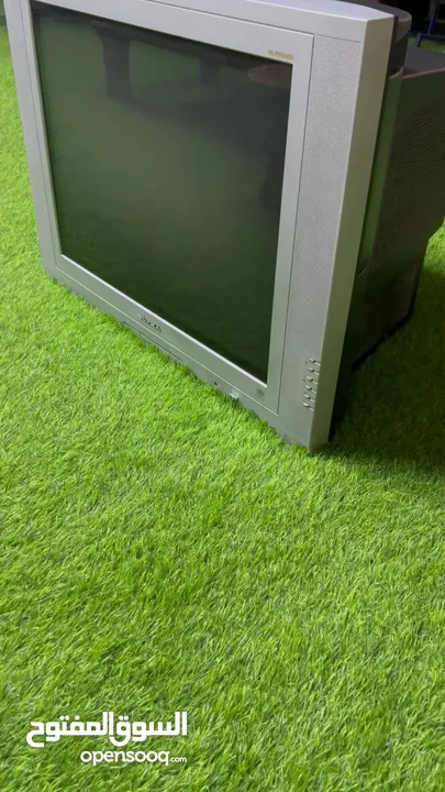 تليفزيون قديم من ماركة SUPRA