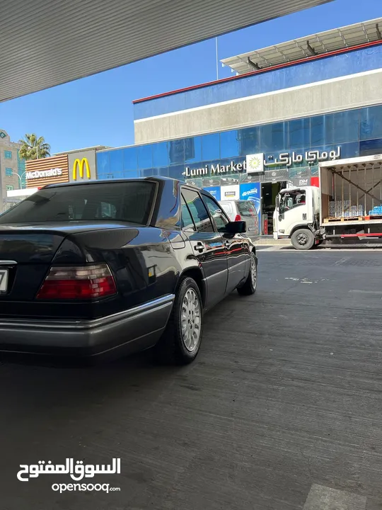 مرسيدس E300 للبيع بحاله جيده