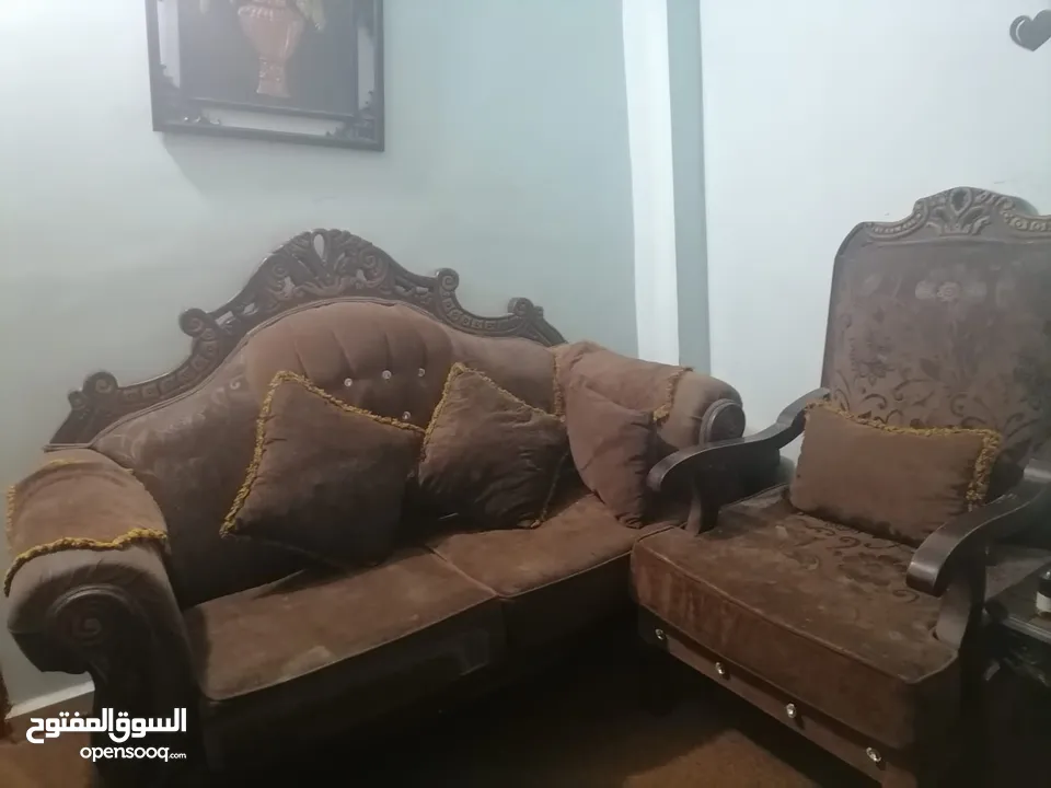 كنب للبيع بسبب الرحيل  يتكون من ثلاثية وثنائيه ،2مفرد
