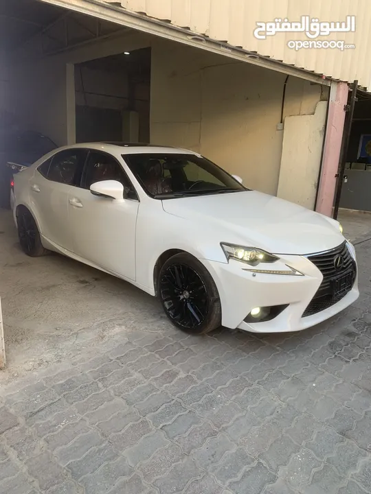 LEXUS IS250 GCC 2015 خليجي رقم 1 داخليه احمر ارباكات وكالة