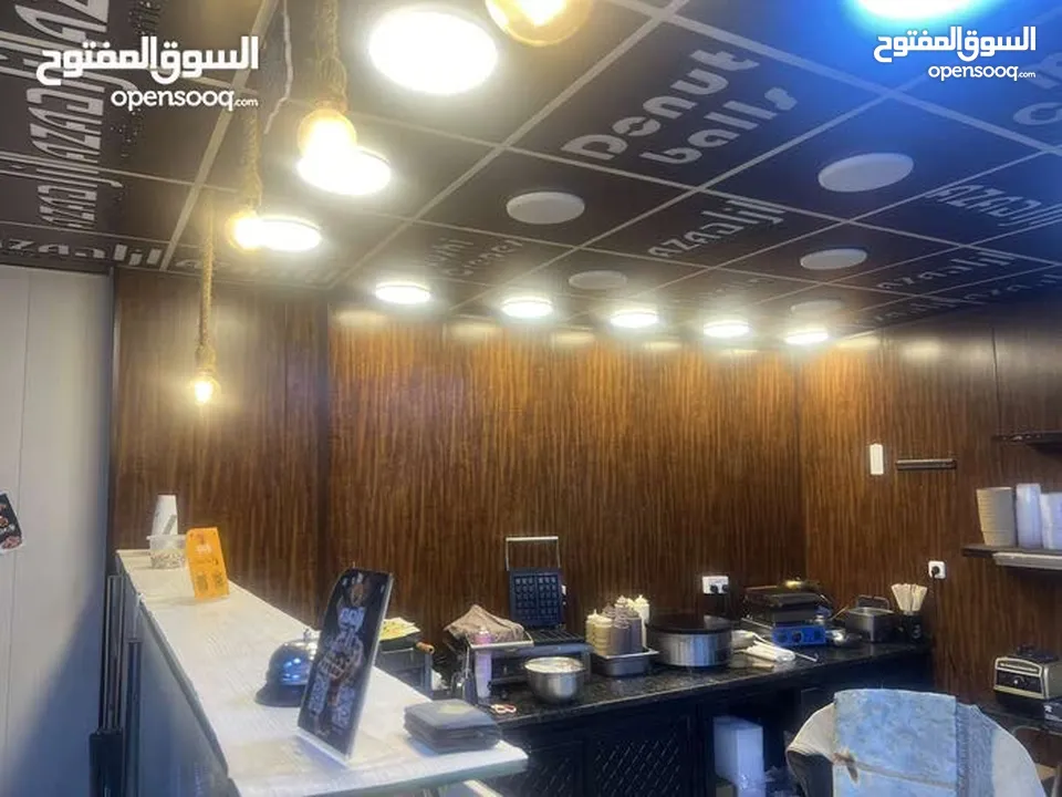 محل وافل وكريب. وكوتيلات للبيع