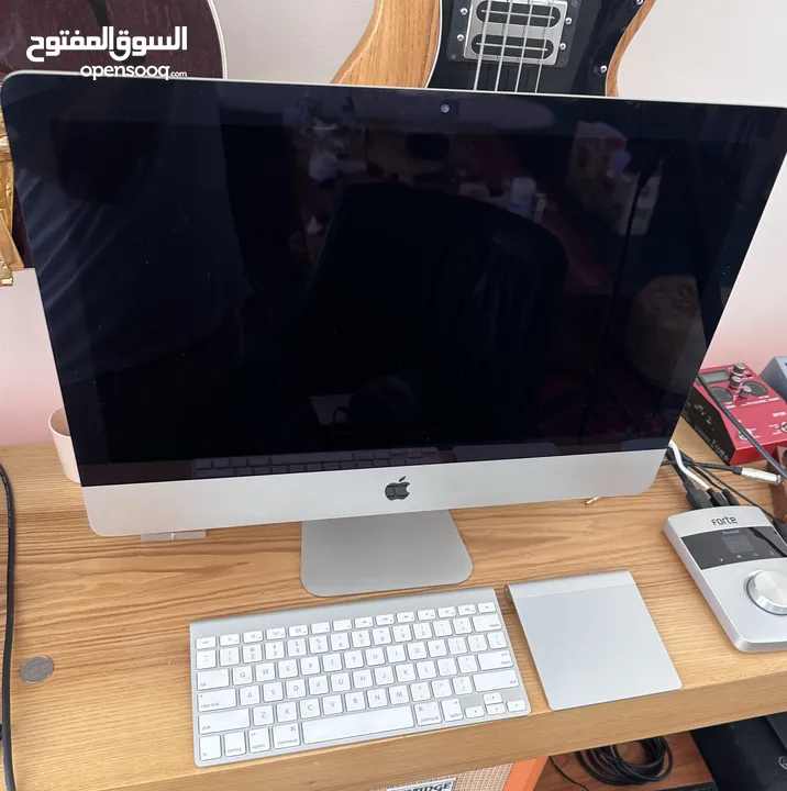 Apple iMac 21" Late 2012 w/ Magic Keyboard & Magic Trackpad