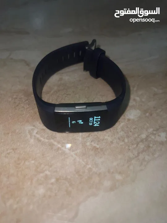 ساعة رياضية Fitbit Charge 2 بحالة جيدة شغالة 100%100