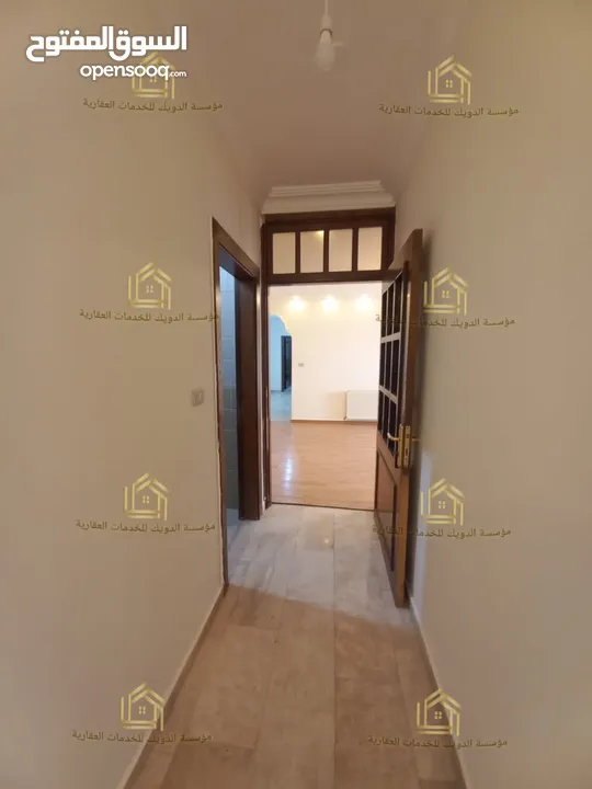شقة سوبر ديلوكس شبة ارضي مع حديقة وترسات واسعة