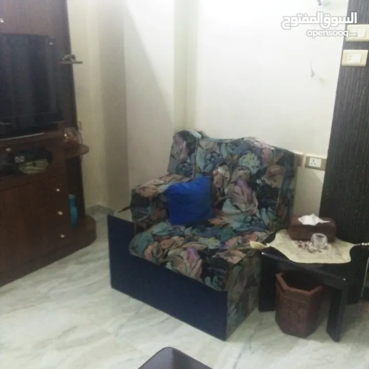 غرفة ضيوف  شبه جديدة للبيع