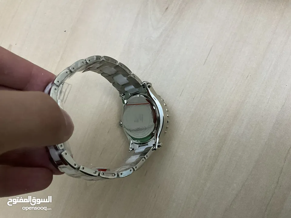 ساعة سويسرية جديدة بالكرتونة