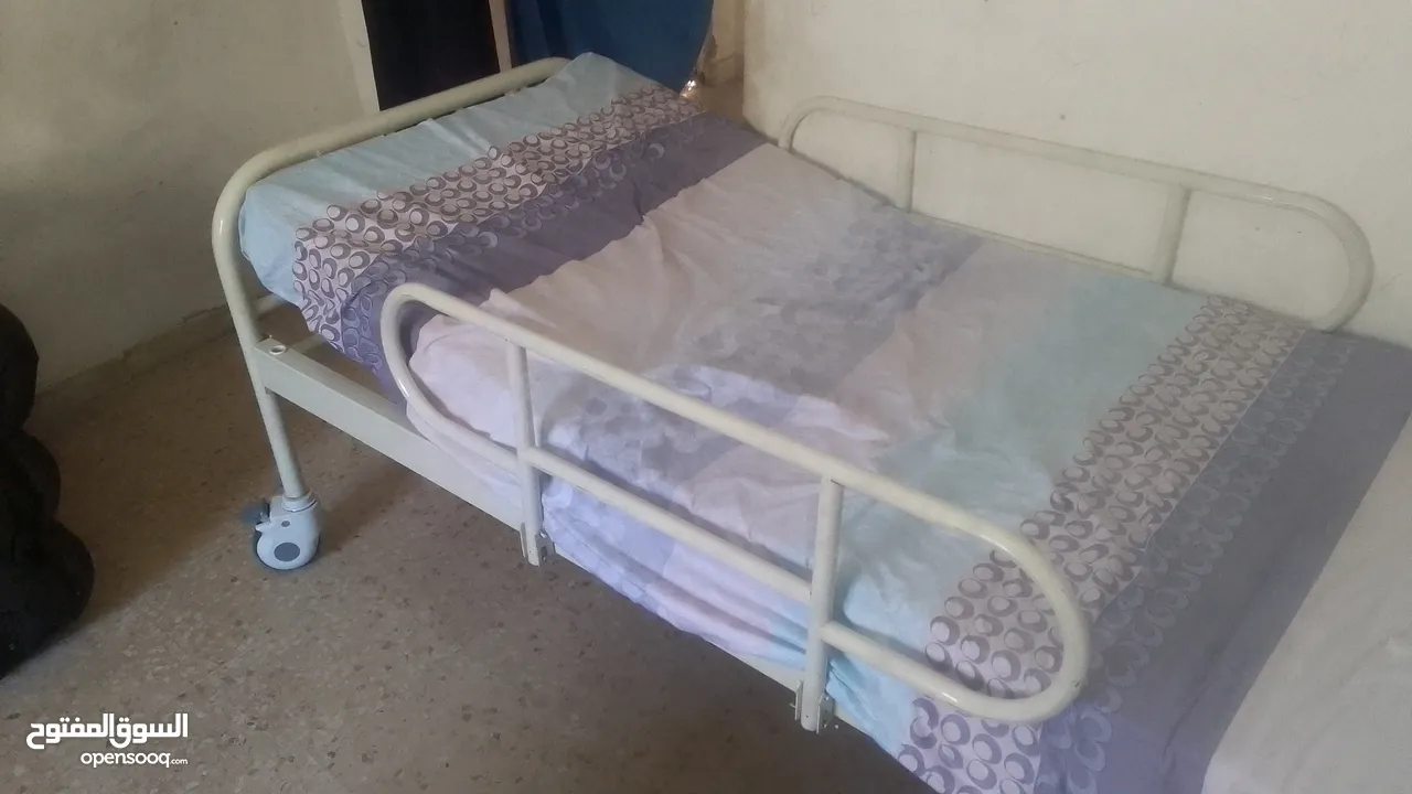 سرير طيبي مناول جديد مستعمل اسبوع للبيع مع فرشه طبيه