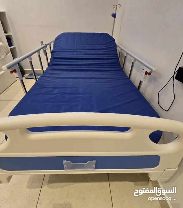 سرير طبي للبيع (كهربائي)  مع مرتبه مقاومه للحراره ( استخدام شخصي) - حاله ممتازه