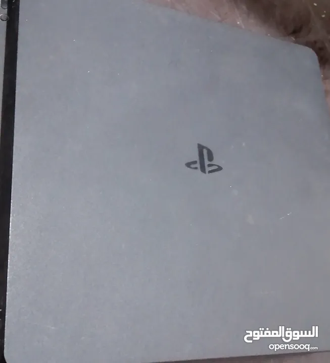 ps4 للبيع مع 2 ايدي تحكم