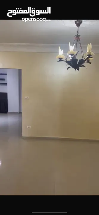 ثلاث غرف نوم غير مفروشة للإيجار