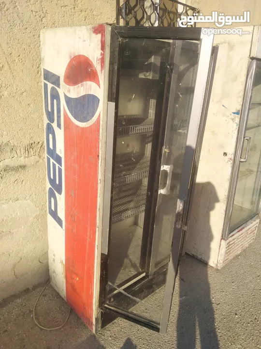 ثلاجات عرض باب على الفحص