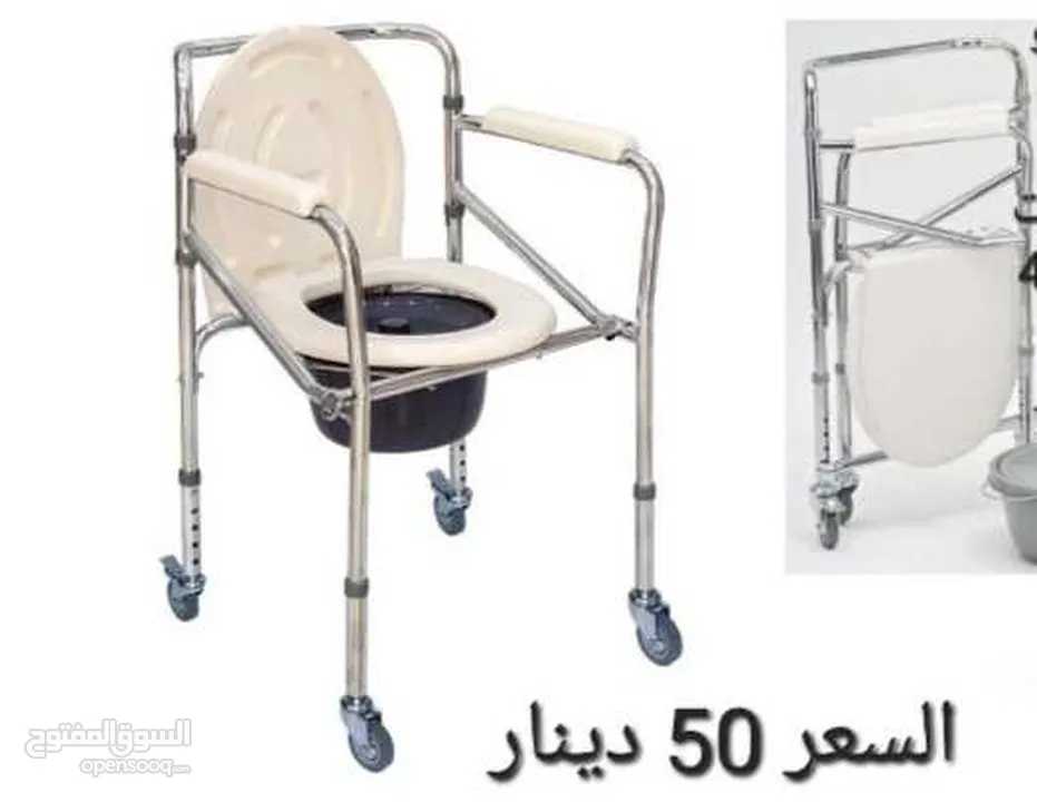 كرسي تواليت لكبار السن يتميز بأربع عجلات قوية مع خاصية تأمين العجلات للحفاظ على الثبات و يوفر الدعم