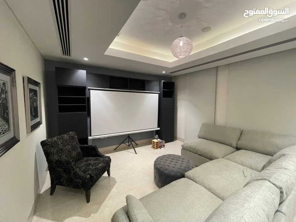 شاشة بروجيكتور [16:9] projector screen with stand