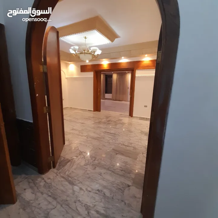 شقة طابقية سوبر ديلوكس 375 مرج الحمام    Super Clean Luxurious Apartment 375 SQM Marj Al Hammam