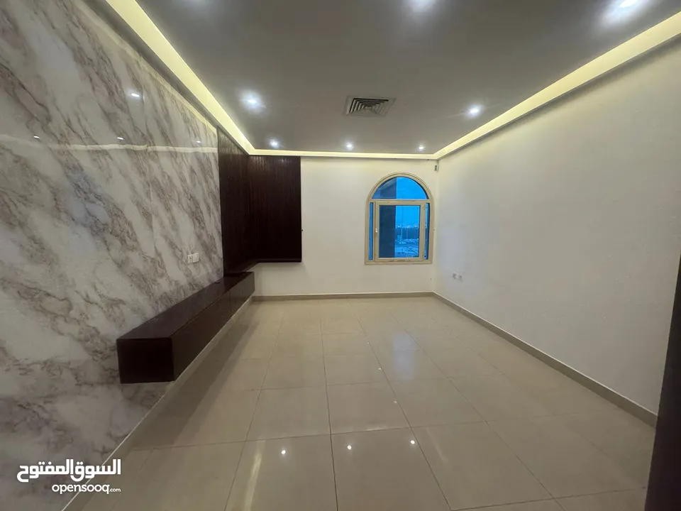 للايجار شقة راقيه مع 2 موقف سيارة بالسلام For Rent in Al-Salam Area