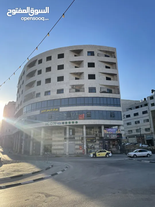 المحل مشطب جاهز لتسليم وموقع مميز بسعر مغري