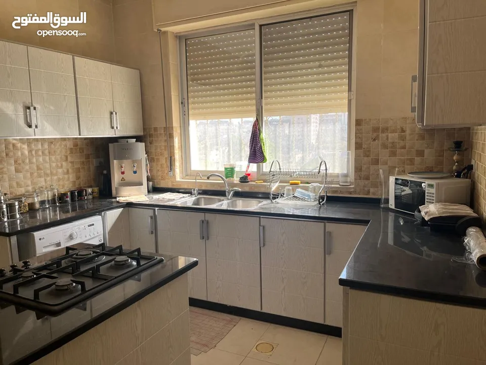 شقة كبيرة تصميم خاص للبيع في طبربور - أبو عليا