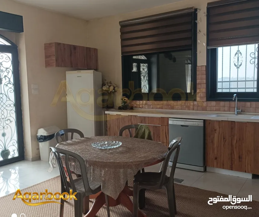 بيت مستقل مع مساحة خارجية للبيع