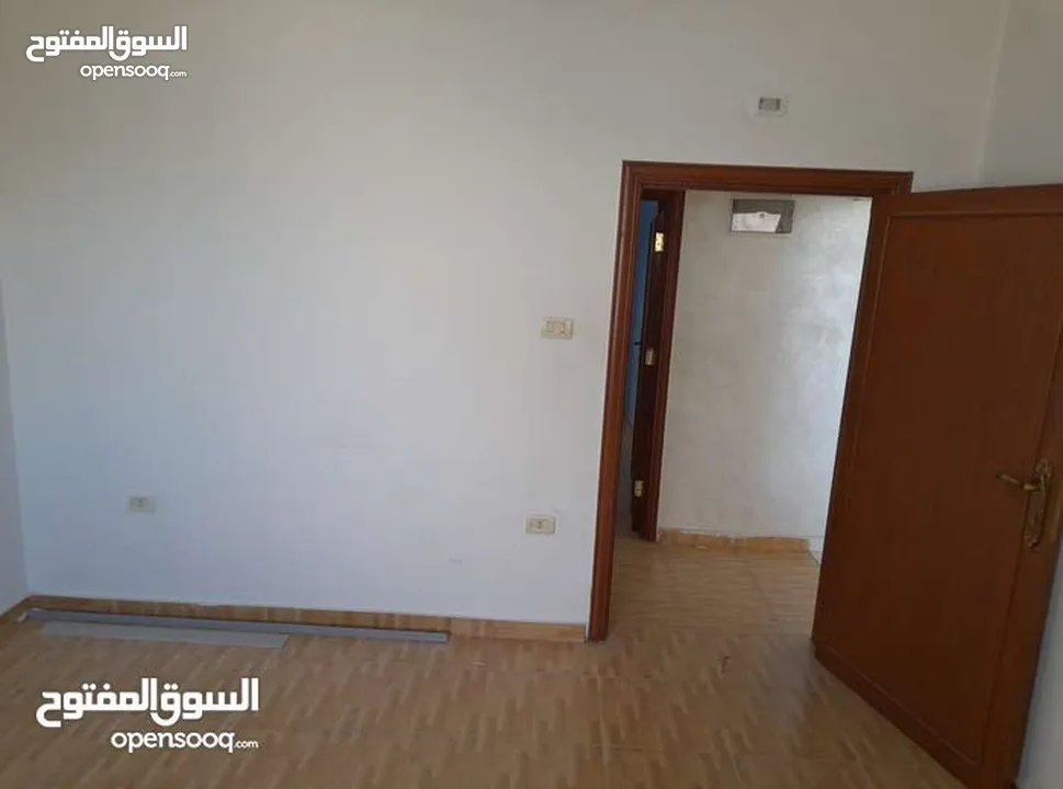 شقة  طابقية مميزة طابق اول للبيع في الذراع الغربي من المالك مباشرة