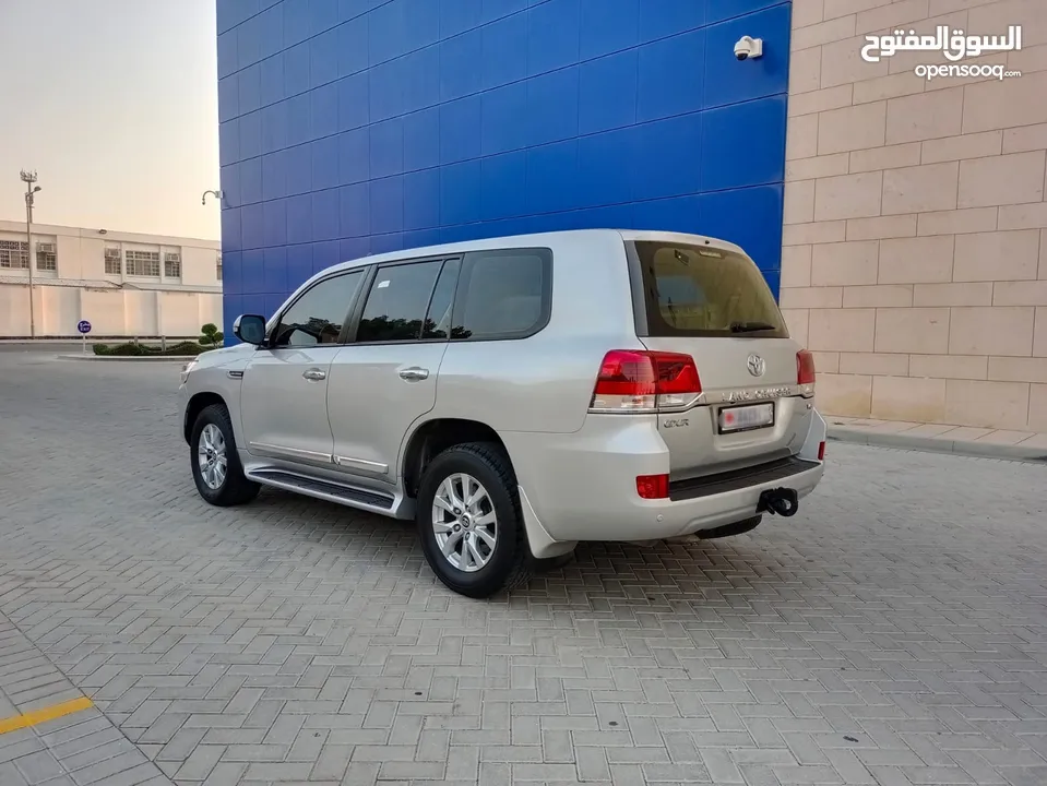 TOYOTA LAND CRUISER GXR V6