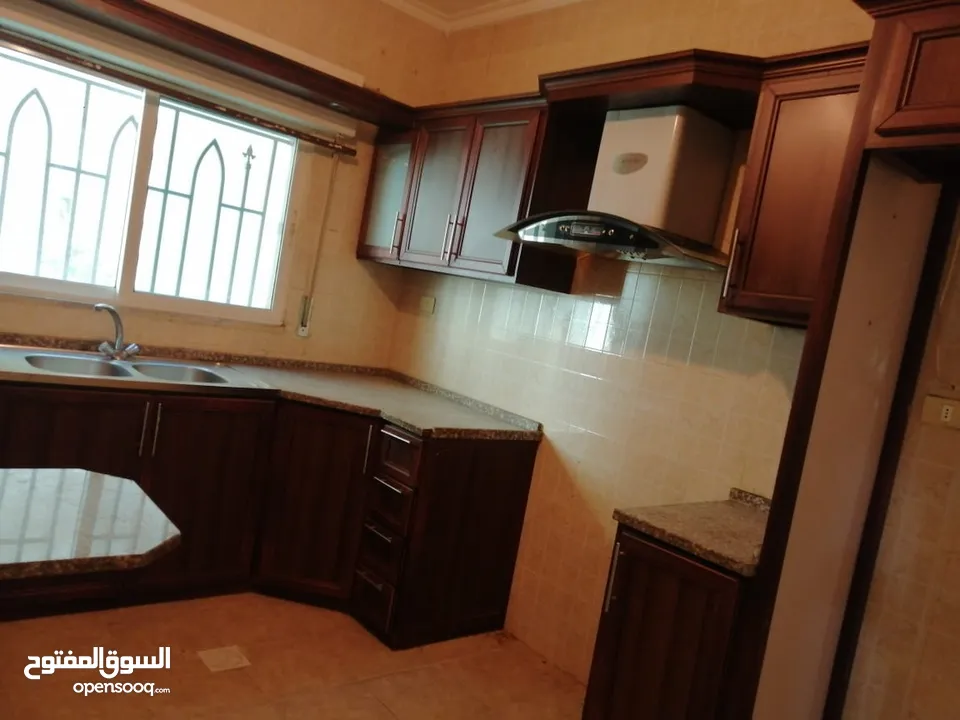 شقة أرضية مميزة للبيع في خلدا  - خلف السيفوي 91م مع حديقة وترسات 140م بسعر مغري
