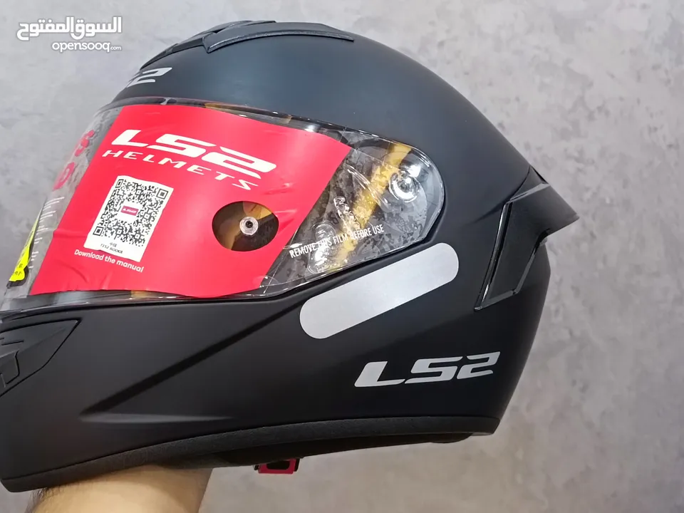 خوذت LS2   حجم XL  الون كاتم  جديده مع مستلزمات 3 اقنعه للوجه مع ستاند للكمره وجوال. وعلاقه للخوذه