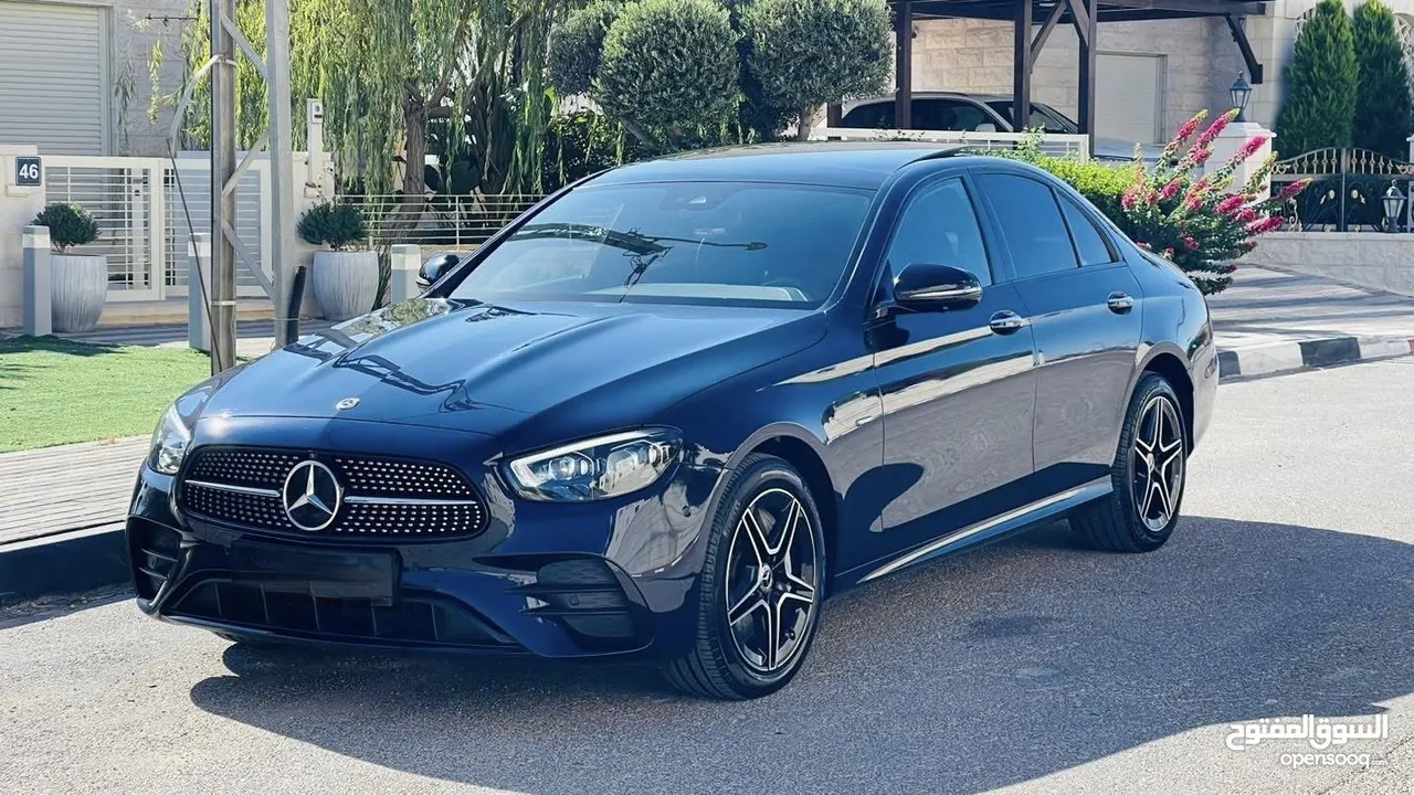 بسعر مغري على (الكاش) مرسيدس E300de AMG line2021 فل مسكر اضافات بحالة الوكالة!