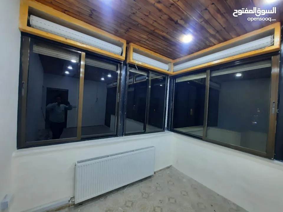 شبابيك المنيوم لون برونز زجاج برونز متوفر عدة مقاسات  بحال الوكاله