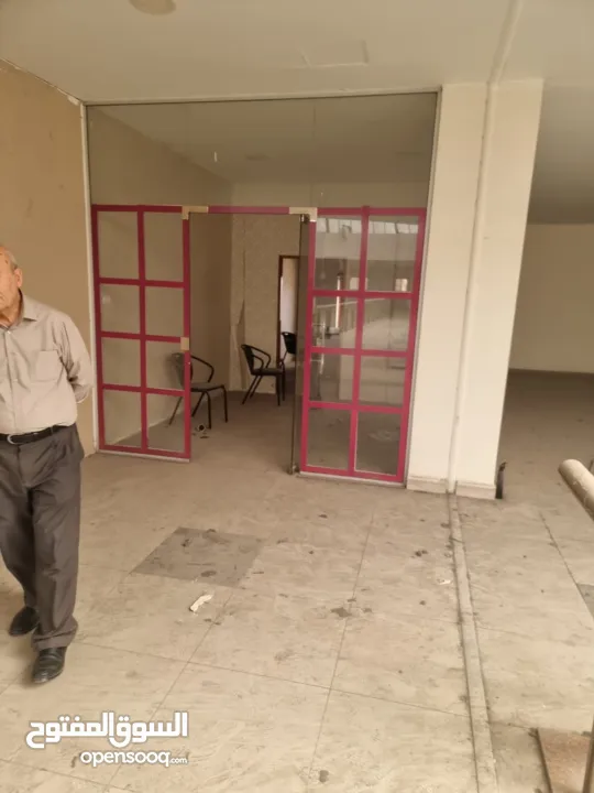 الخليل.. الهيبرون سنتر أ ( القديم )..محلات للبيع او البدل .. بسعر حرق على الكاش